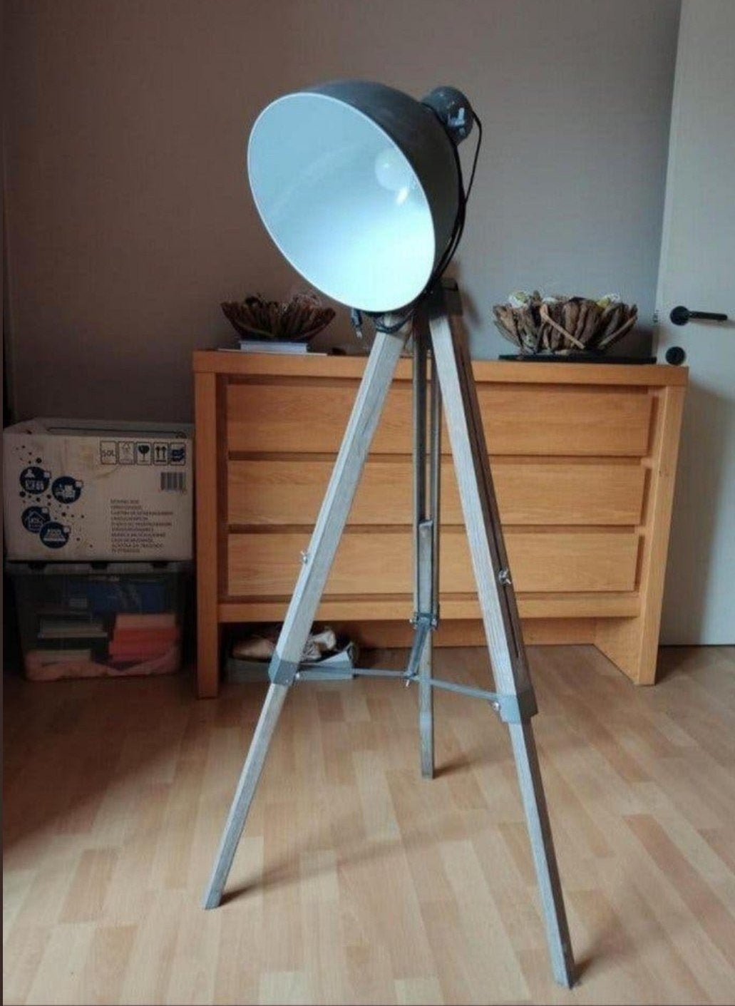 Kwantum vloerlamp, Ophalen