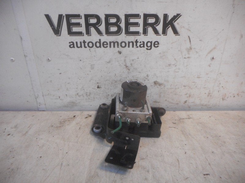 ABS POMP Ford Ka I (01-1996/11-2008) (4s612m110-cc), Gebruikt, Henry-Ford-Straße  1
50735  Köln, DE, Ford-Werke GmbH, Kunden@ford.com