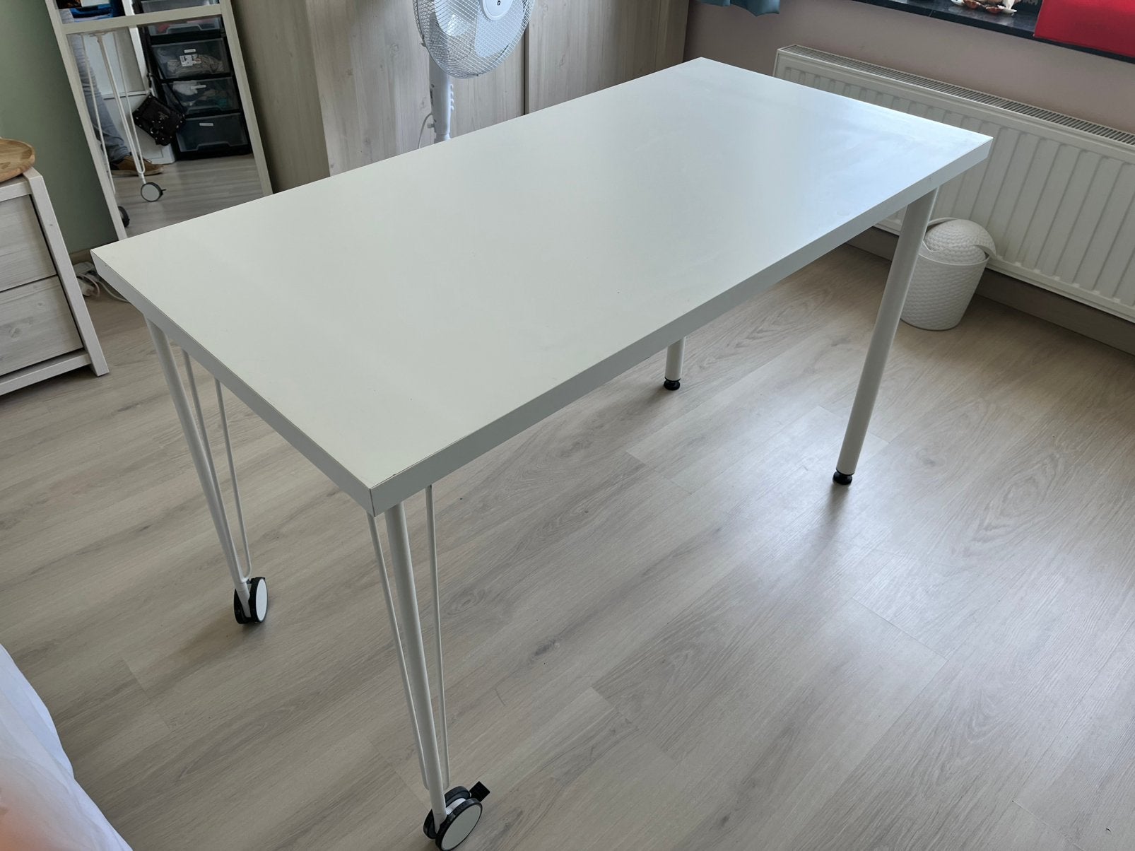 Ikea Linmon bureau/ in heel goede staat, Huis en Inrichting, Ophalen, Zo goed als nieuw, IKEA