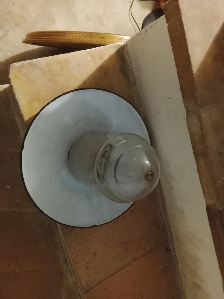 Franse stallamp enkel lamp en kapje, Ophalen