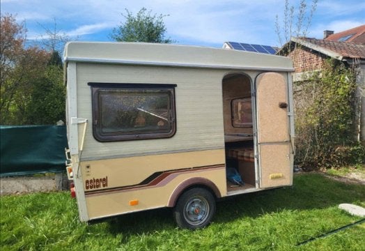 Unieke Esterel C31  100% Origineel | Nieuwstaat & Vocht vrĳ, Caravans en Kamperen, Reservewiel, 2 aparte bedden, Tot en met 4