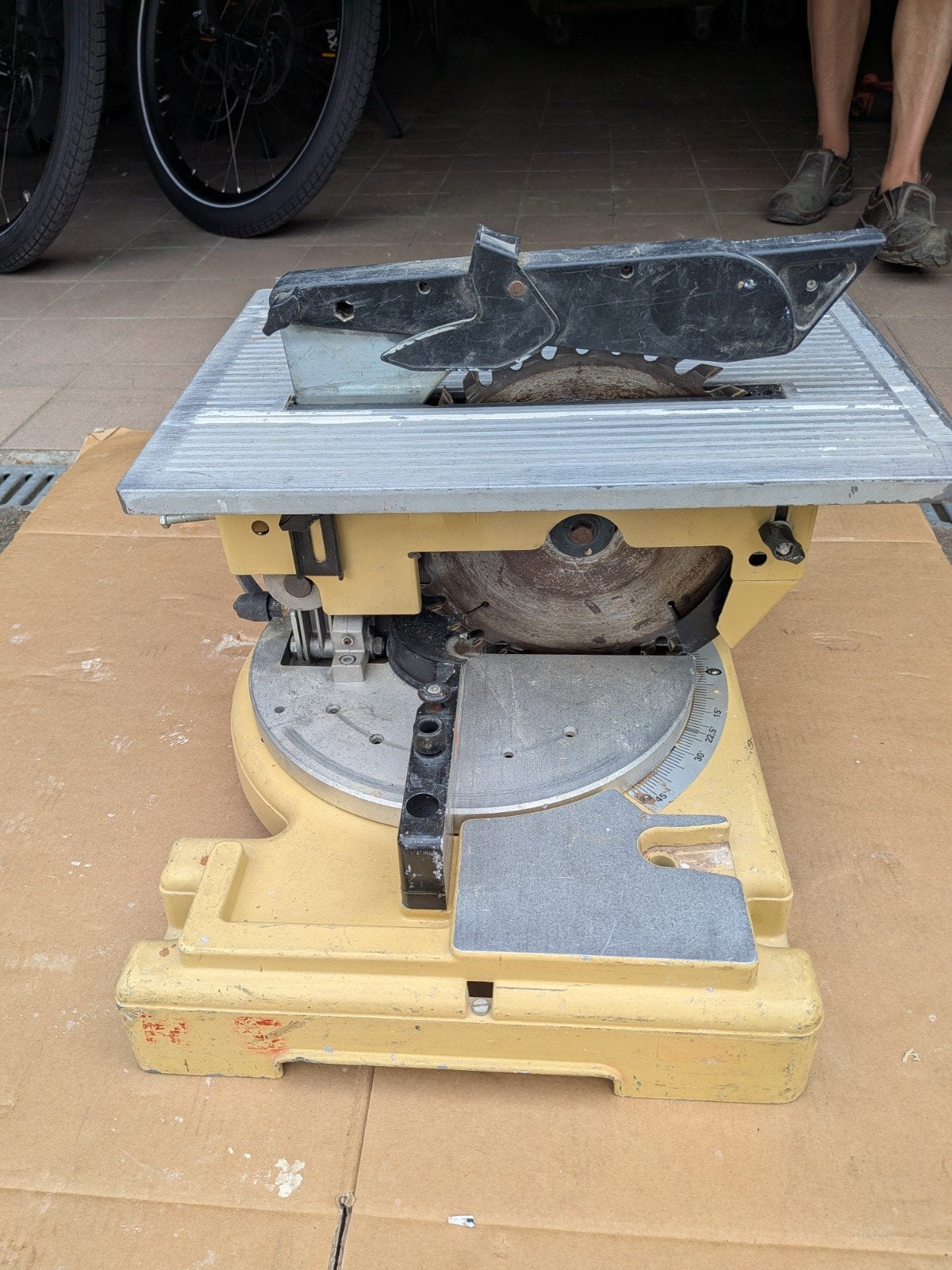 Table de scie Scheppach TKG280 e, avec scie à tronçonner., Bricolage & Construction, Enlèvement, Scie à onglet