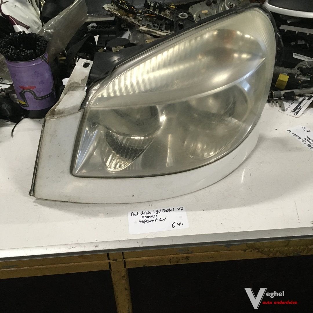 Fiat Doblo 1.9 D 2007 Wagennr 2500031   Koplamp Linksvoor, Gebruikt, -, -, Ophalen of Verzenden