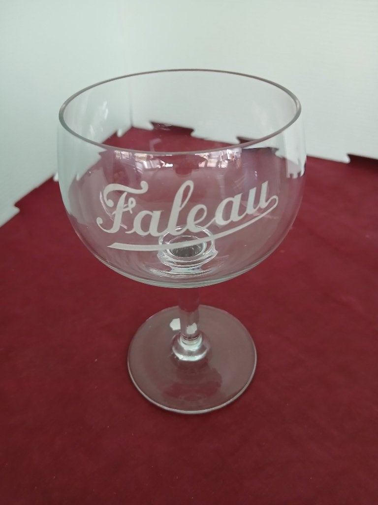 Ancien verre sur pied de la brasserie FALEAU à Chatelineau, Collections, Marques de bière, Comme neuf, Verre ou Verres, Autres marques