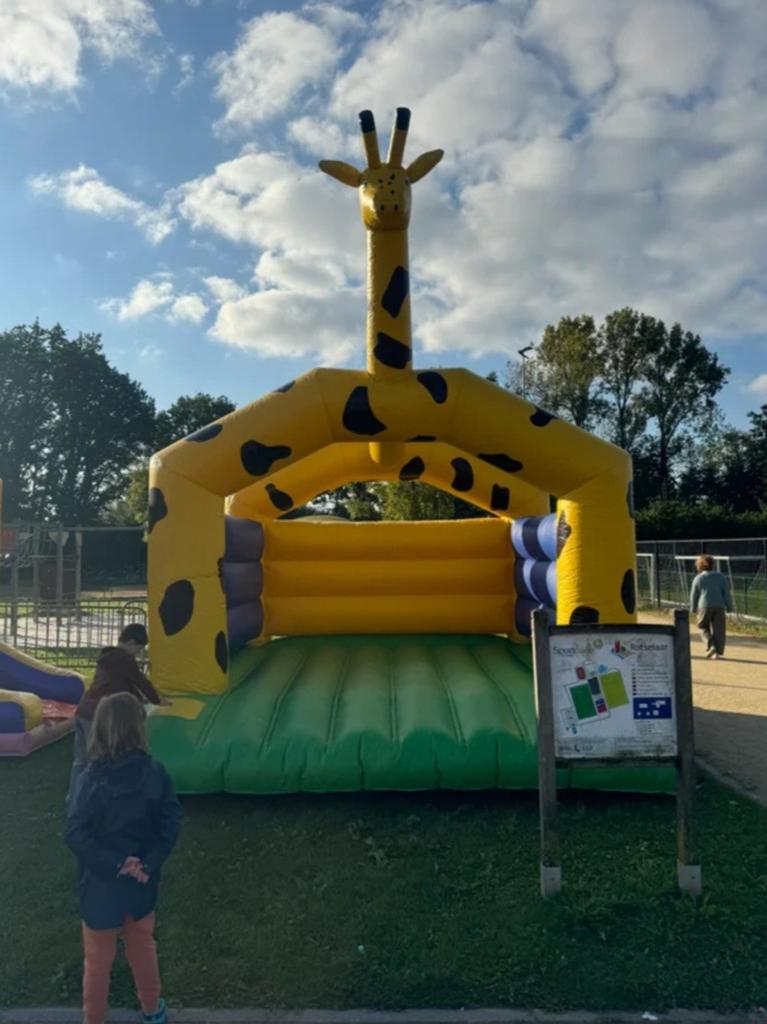 Springkasteel te huur: Springgiraffe, Hobby & Loisirs créatifs, Articles de fête | Location, Envoi