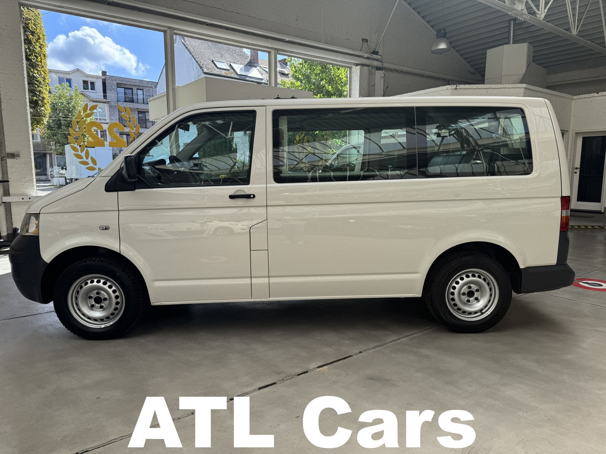 Volkswagen Transporter 8+1 Zitplaatsen | Airco | Ex Overheid, Auto's, Voorwielaandrijving, 4 deurs, Monovolume, Gebruikt