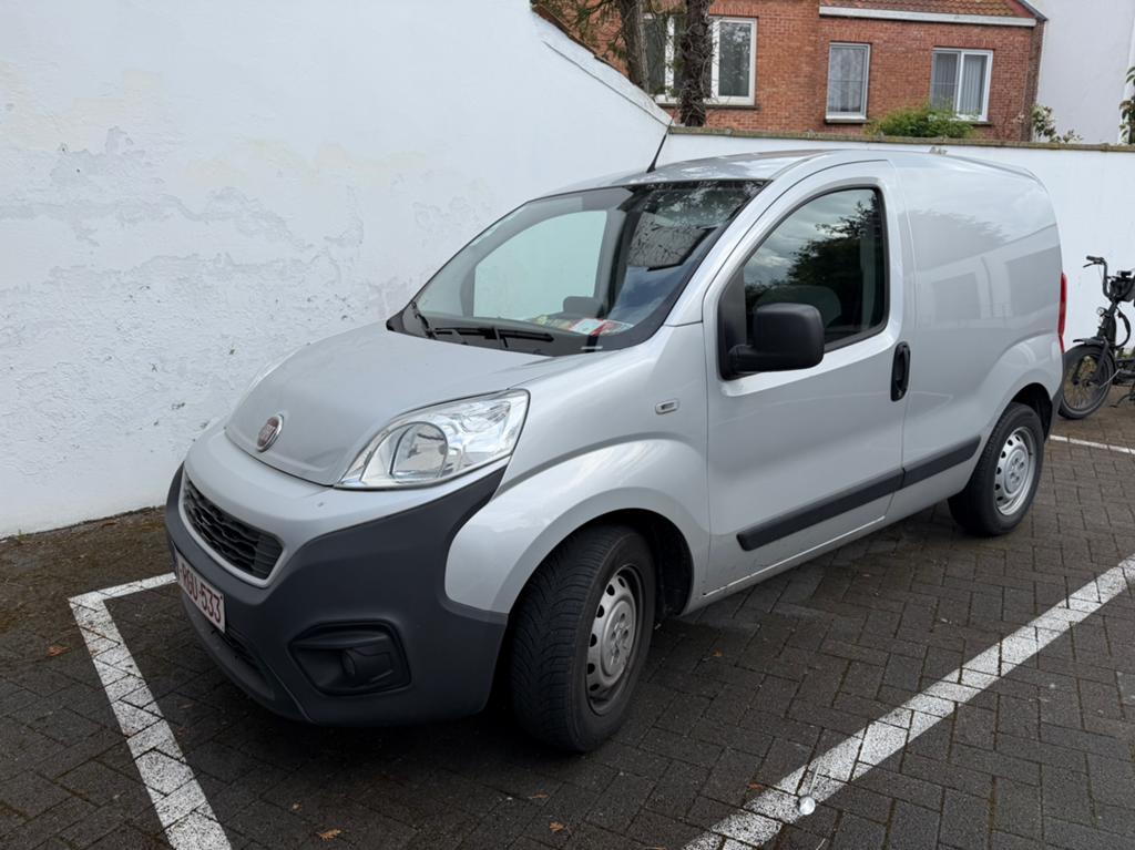 Fiat Fiorino 2021 1.3 diesel Euro 6d 035.000 km, Auto's, Stof, 4 cilinders, Particulier, Zilver of Grijs
