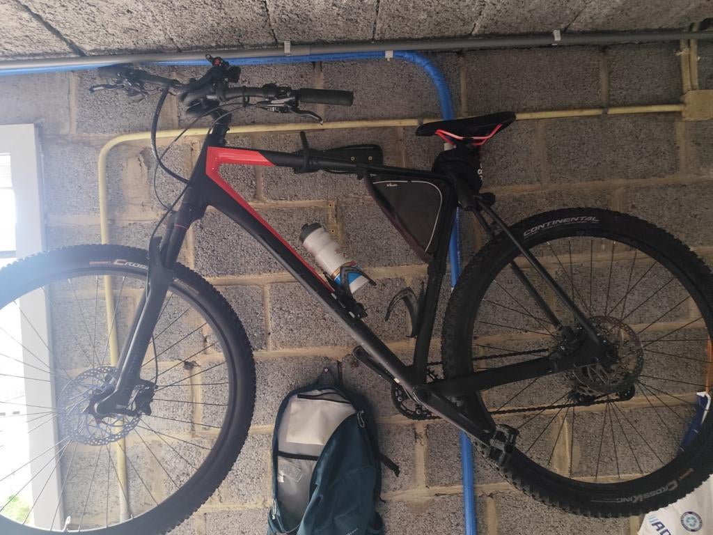 Vélo de montagne en carbone. Comme neuf. De nombreux accesso, Enlèvement ou Envoi