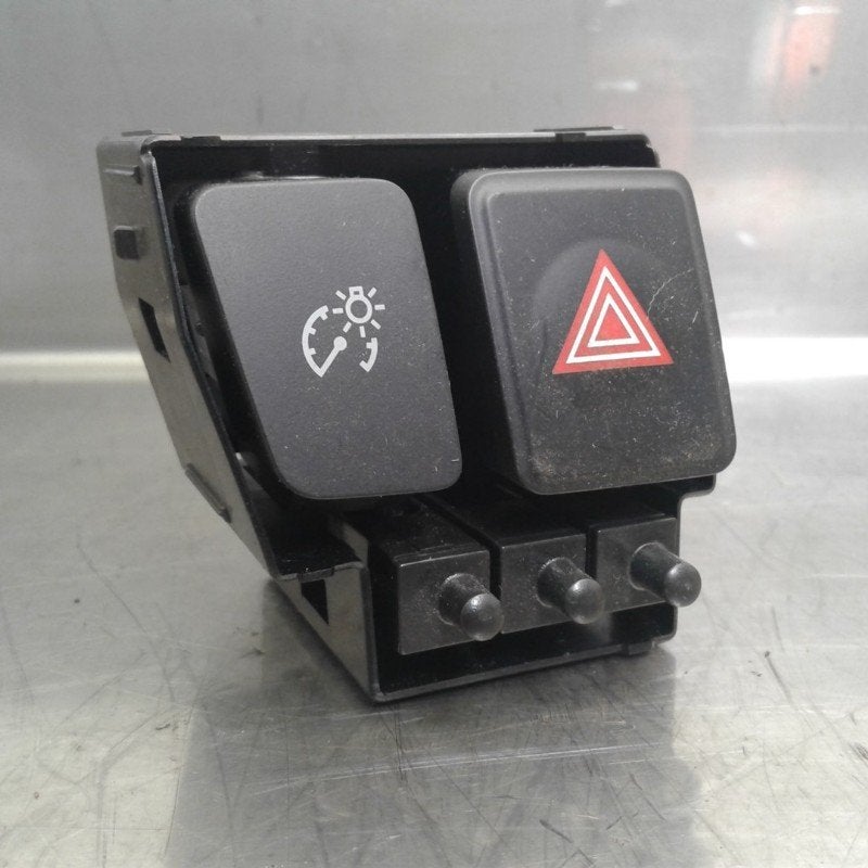 ALARMLICHTEN SCHAKELAAR Toyota Prius Plus (ZVW4) (01-2011/-), Gebruikt, Toyota
