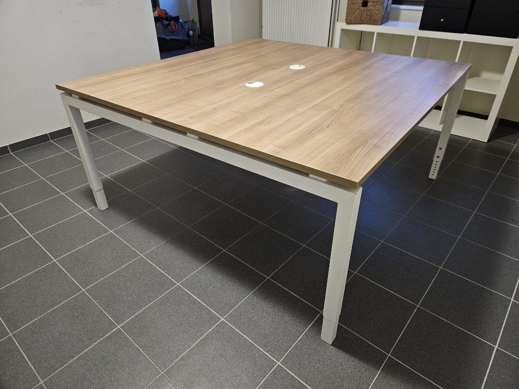 Grote en stevige bureau – 160 x 160 cm - Zelf te demonteren, Bureau d'ordinateur, Goulotte de câbles, Comme neuf, Enlèvement