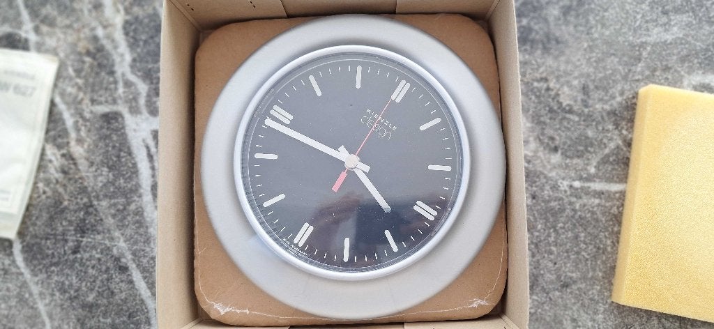 Klok Kienzle Design - grijs en zwarte muurklok, Antiek en Kunst, Ophalen