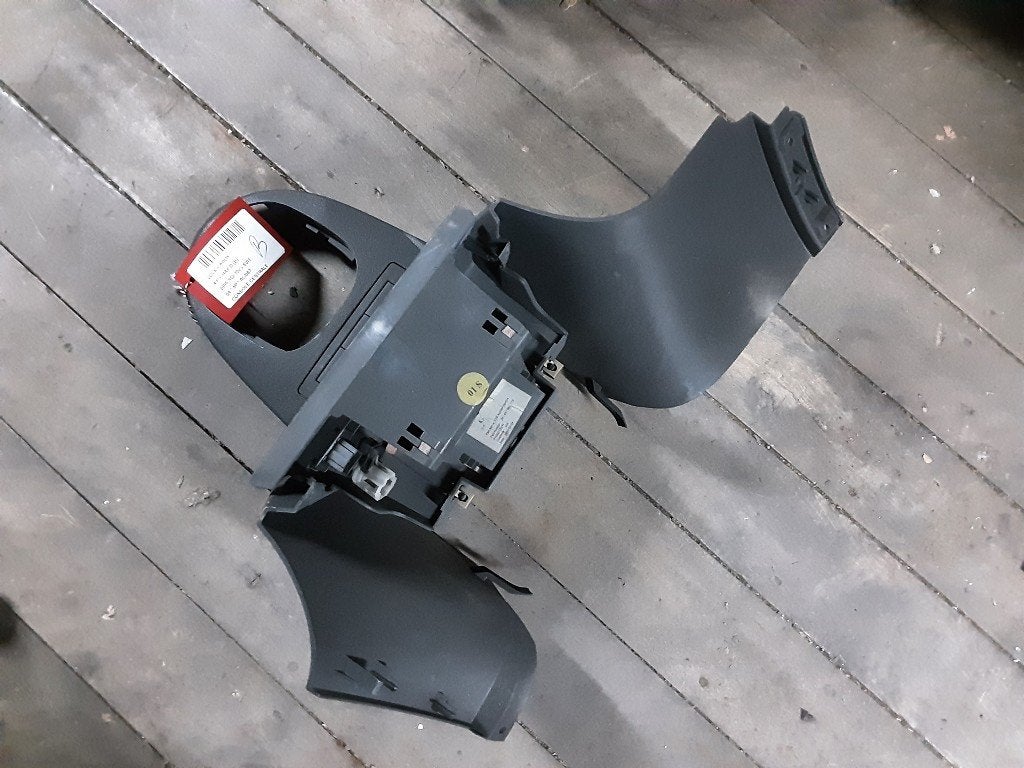 CONSOLE CENTRALE Caddy Combi III (2KB,2KJ) (1T1857368), Volkswagen, Mevr. I. Hauben, Utilisé, Rue de l'Espoir 34 34
4030  GRIVEGNÉE, BE