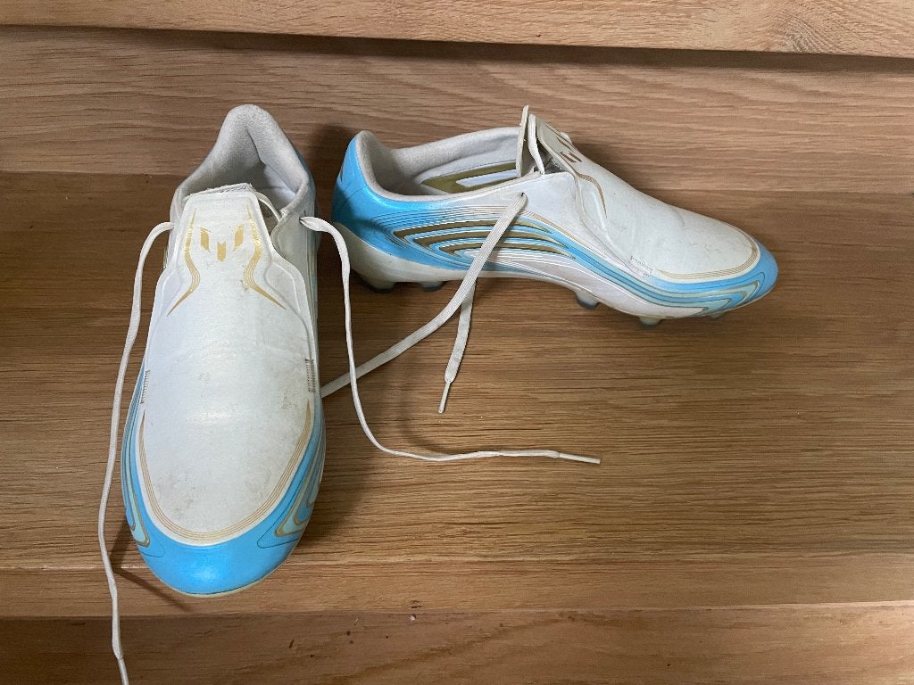 Messi Adidas football schoenen kids, Schoenen, Zo goed als nieuw, Maat M, Ophalen of Verzenden