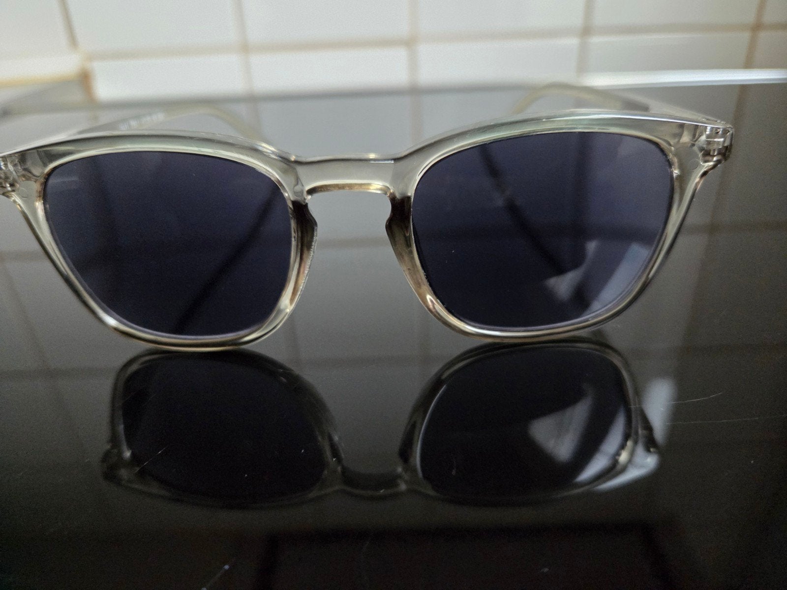 Lunettes de soleil sur ordonnance + 1,75 lilas, Bijoux, Sacs & Beauté, Lunettes de Soleil & Lunettes | Femmes, Enlèvement, Comme neuf