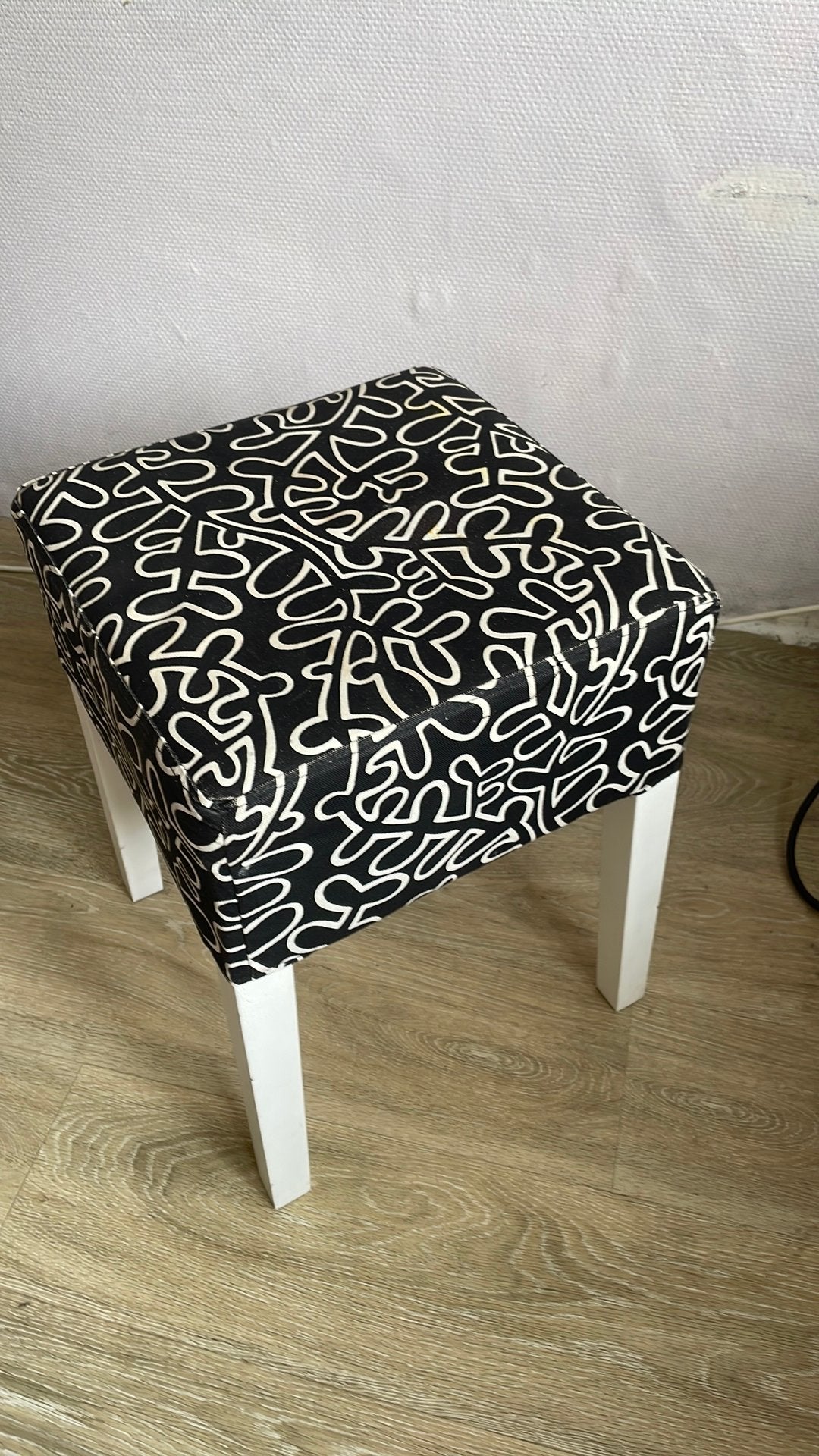 Gestoffeerde voetenbank/kruk 34x34x47, Ophalen, Minder dan 50 cm, Gebruikt, Vierkant