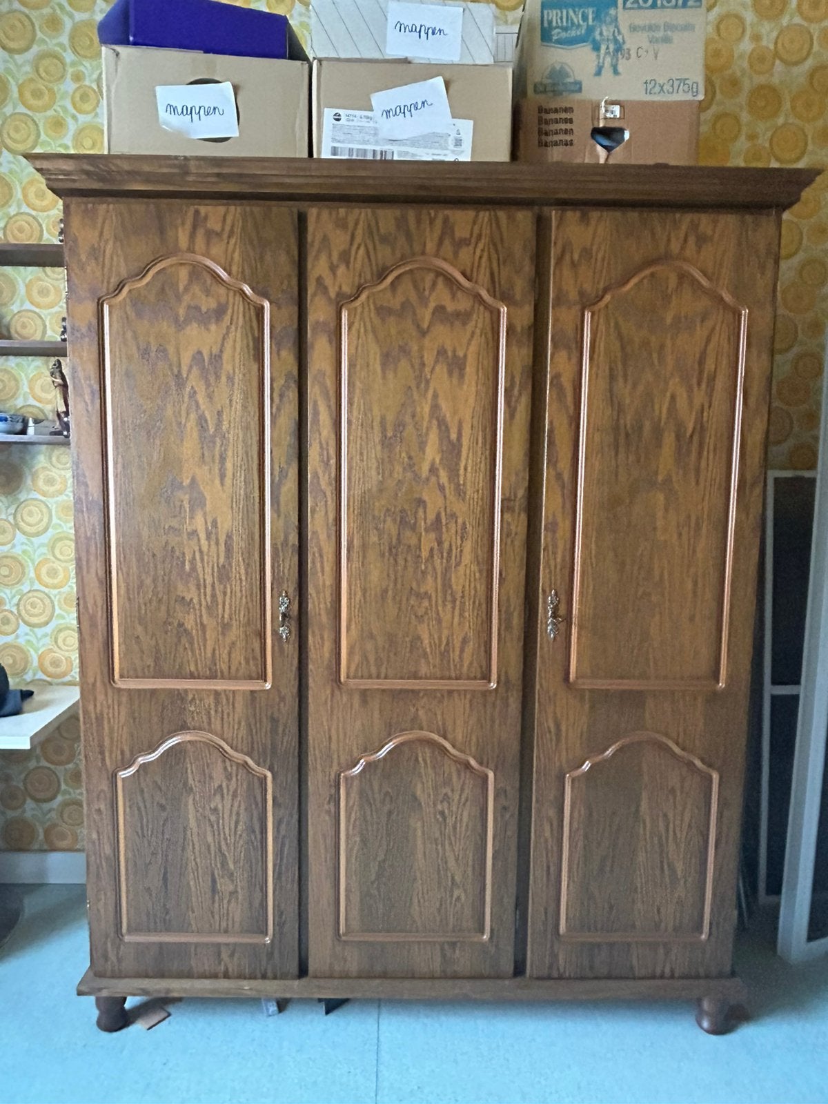Houten kast, Ophalen