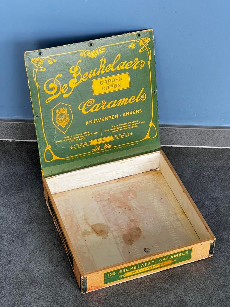 Oude kartonnen en houten kist De Beukelaer's Anvers, Verzamelen, Ophalen of Verzenden, Zo goed als nieuw, Verpakking
