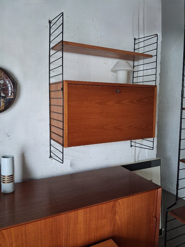 Retro jaren 60 Nisse String wandmeubel, Maison & Meubles, Armoires | Armoires murales, Utilisé, Moins de 100 cm, Moins de 150 cm