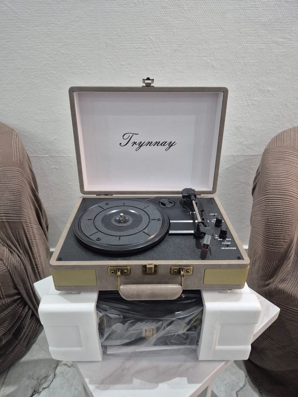 VINTAGE SUITCASE TURNTABLE, Enlèvement