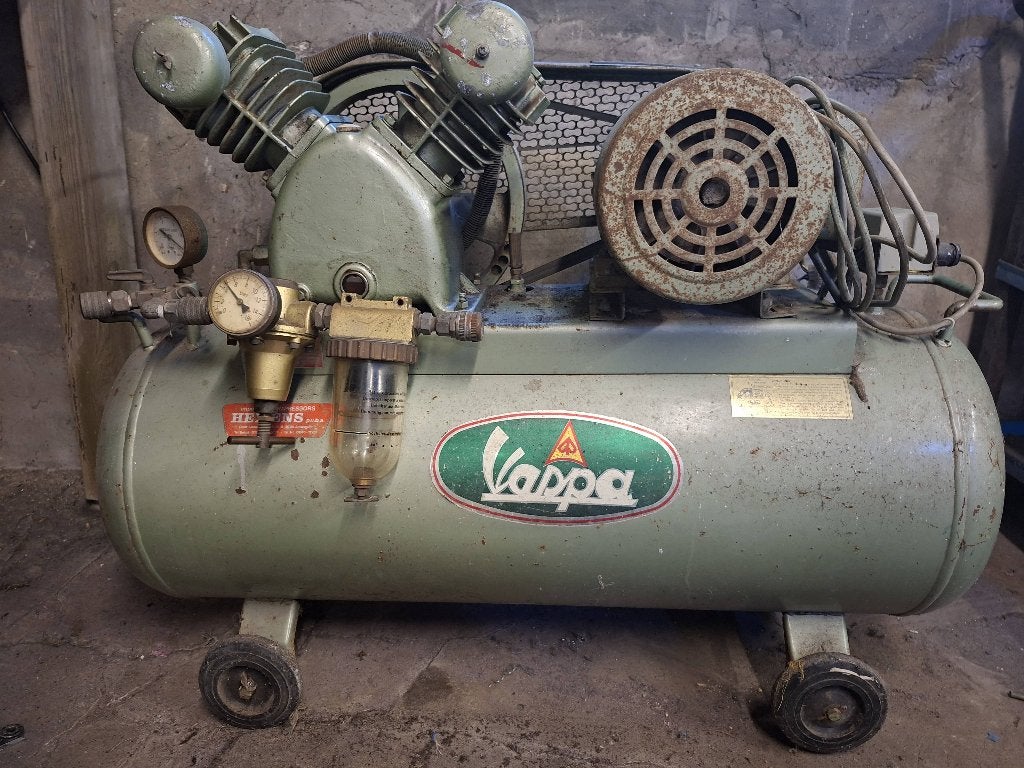Compressor, Bricolage & Construction, Compresseurs, Enlèvement, 25 à 100 litres, 200 à 400 litres/min, Utilisé
