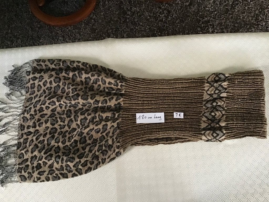 belle écharpe moderne pour femme à 7 euros et bien d'autres, Vêtements | Femmes, Bonnets, Écharpes & Gants, Enlèvement ou Envoi