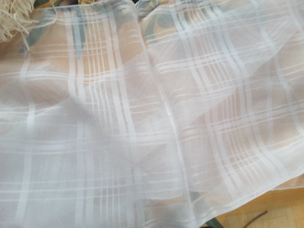 écharpe - foulard blanc 150 x 26 cm lignée petite frange, Organza, Enlèvement ou Envoi, Neuf, Écharpe