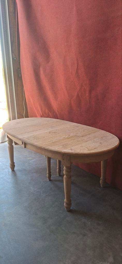 Table ovale en chêne, Enlèvement