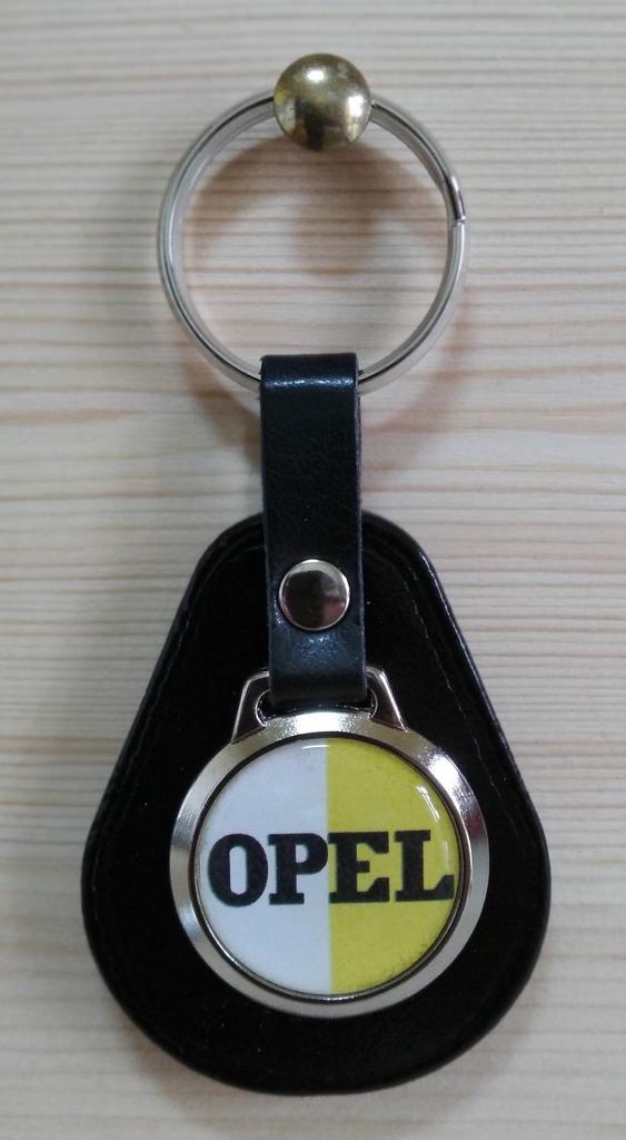 OPEL Sleutelhanger met logo . Zwart leer, -, -, Opel, Nieuw