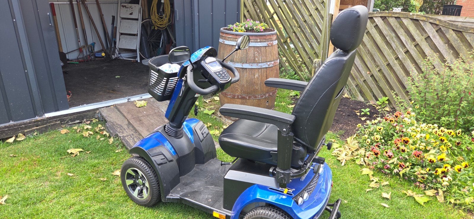 Mobiele scooter met weinig km .    Nieuwprijs was 4300€, Ophalen, 16 km/u of meer, Vermeiren, 26 t/m 35 km