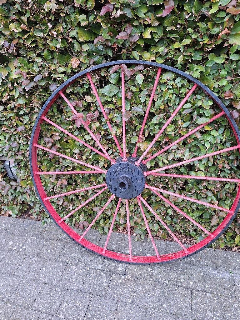 2 oude metalen wagenwielen -vintage/antiek, Ophalen