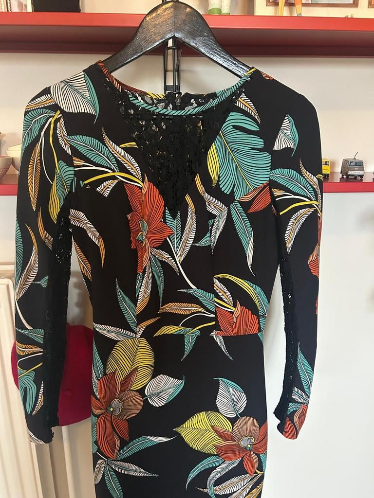 Stijlvol kleurrijk keedje Guess maat 36, Kleding | Dames, Jurken, Guess, Zwart, Ophalen of Verzenden, Zo goed als nieuw