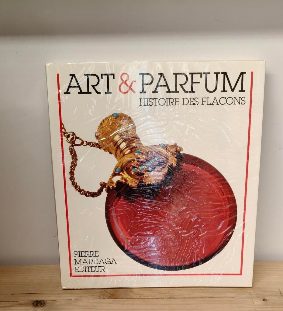 Boek „Art & Perfume: History of Bottles”, Ophalen of Verzenden