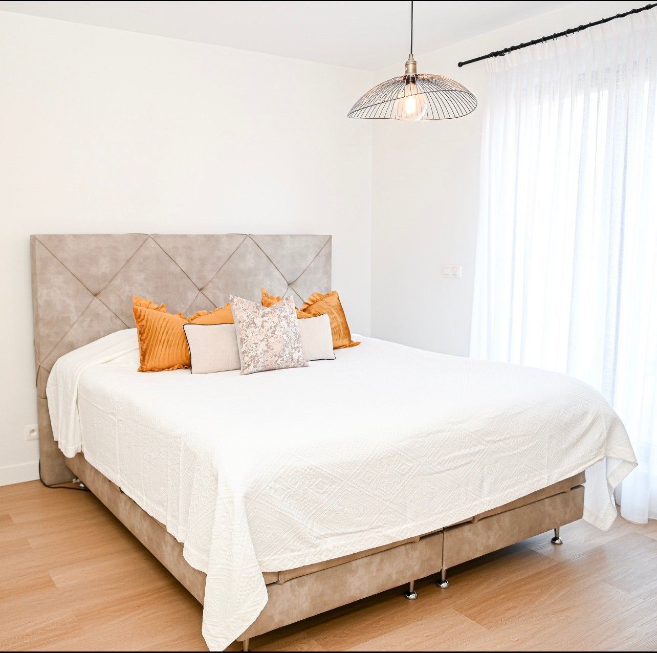 Elektrisch verstelbare boxspring 180cm x 200cm, Beige, Enlèvement, Utilisé, 180 cm