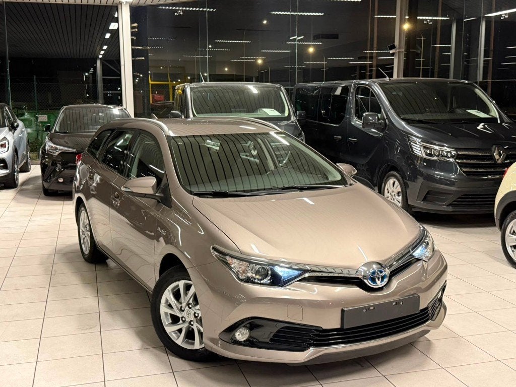 Toyota Auris 1.8 Essence/Hybride Automatique 73kW Euro 6b, https://public.car-pass.be/vhr/4fcfb7a2-368a-448b-a8bb-2cca574ae12f