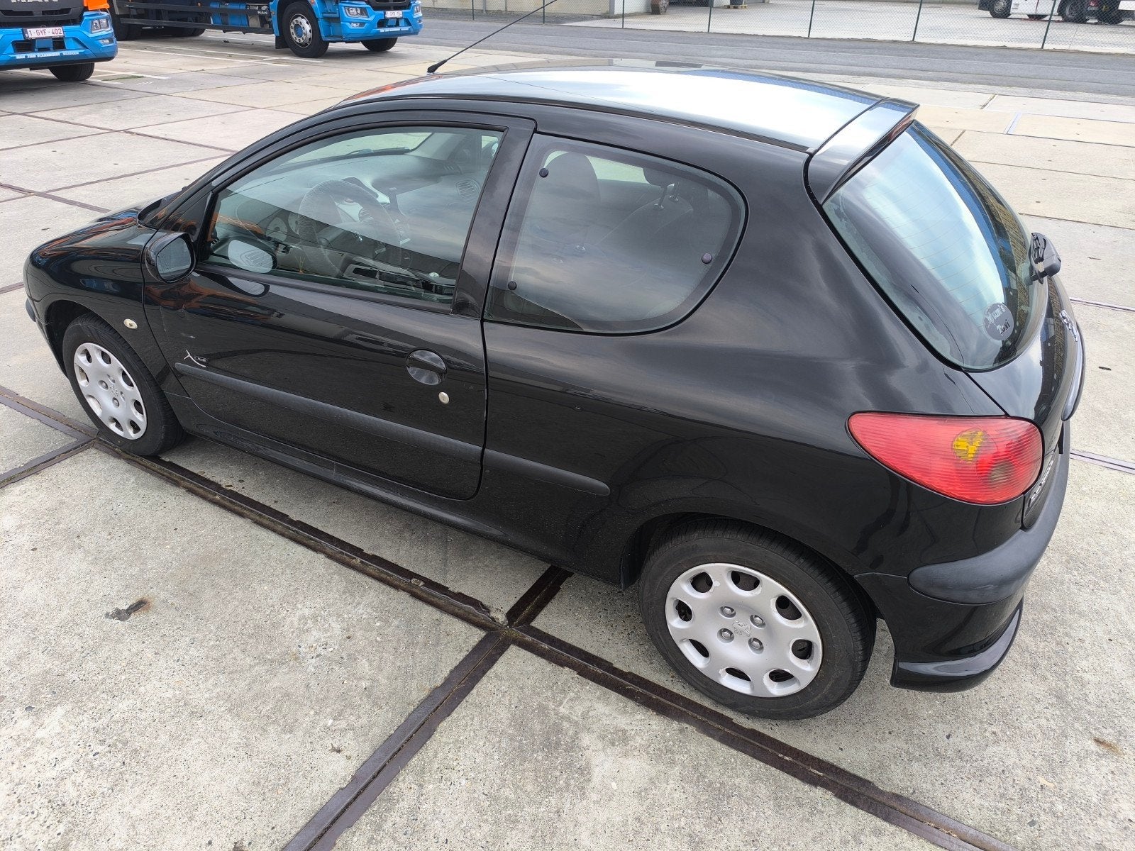 Peugeot 206 1.1 benzine, Voorwielaandrijving, Stof, Zwart, Handgeschakeld