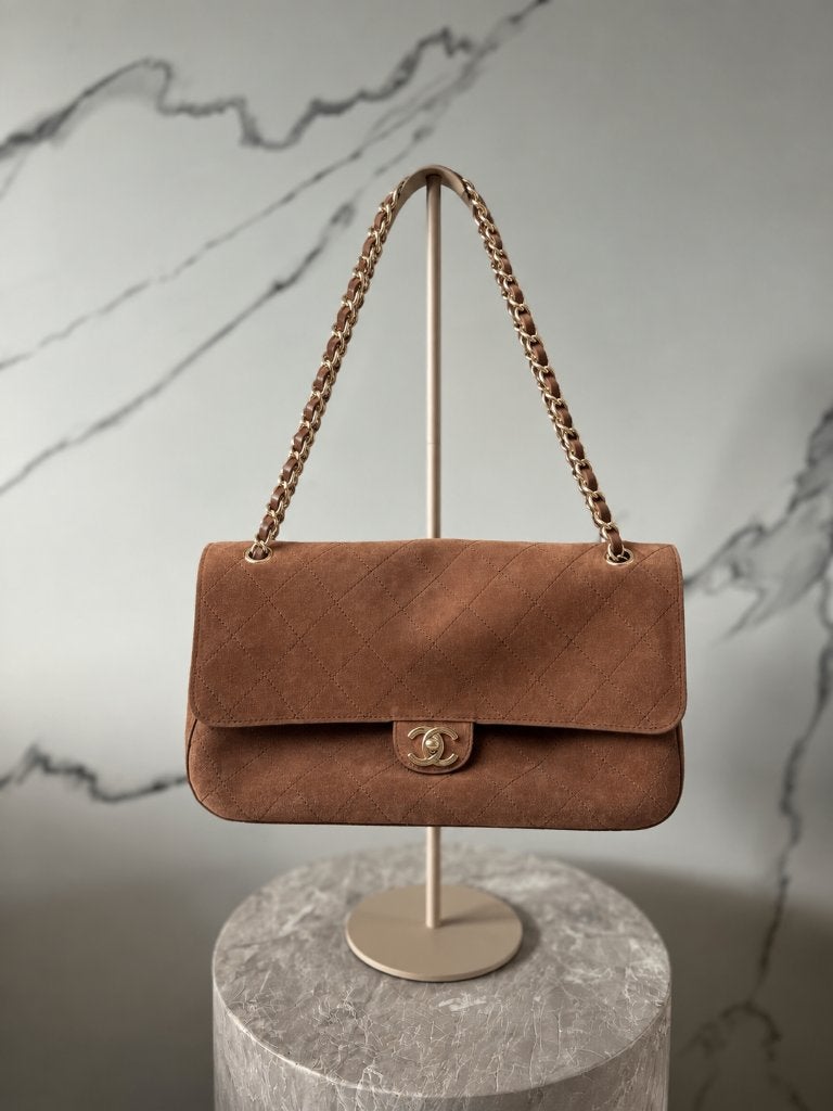 Chanel flap maxi suede 2026, Handtassen en Accessoires, Ophalen of Verzenden