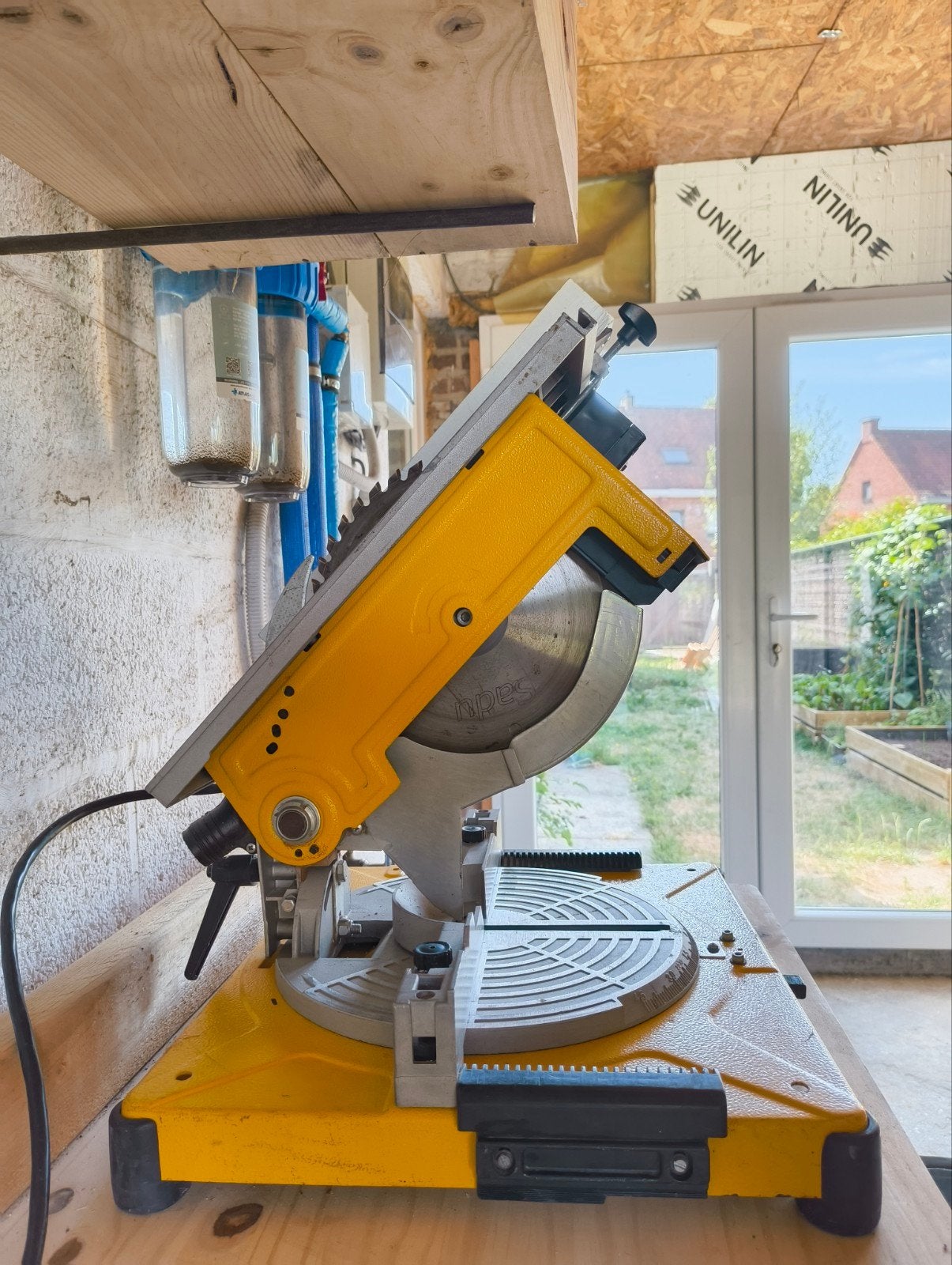 Scie à tronçonner DeWalt avec lame supérieure/scie à tableau, Enlèvement, Scie à onglet