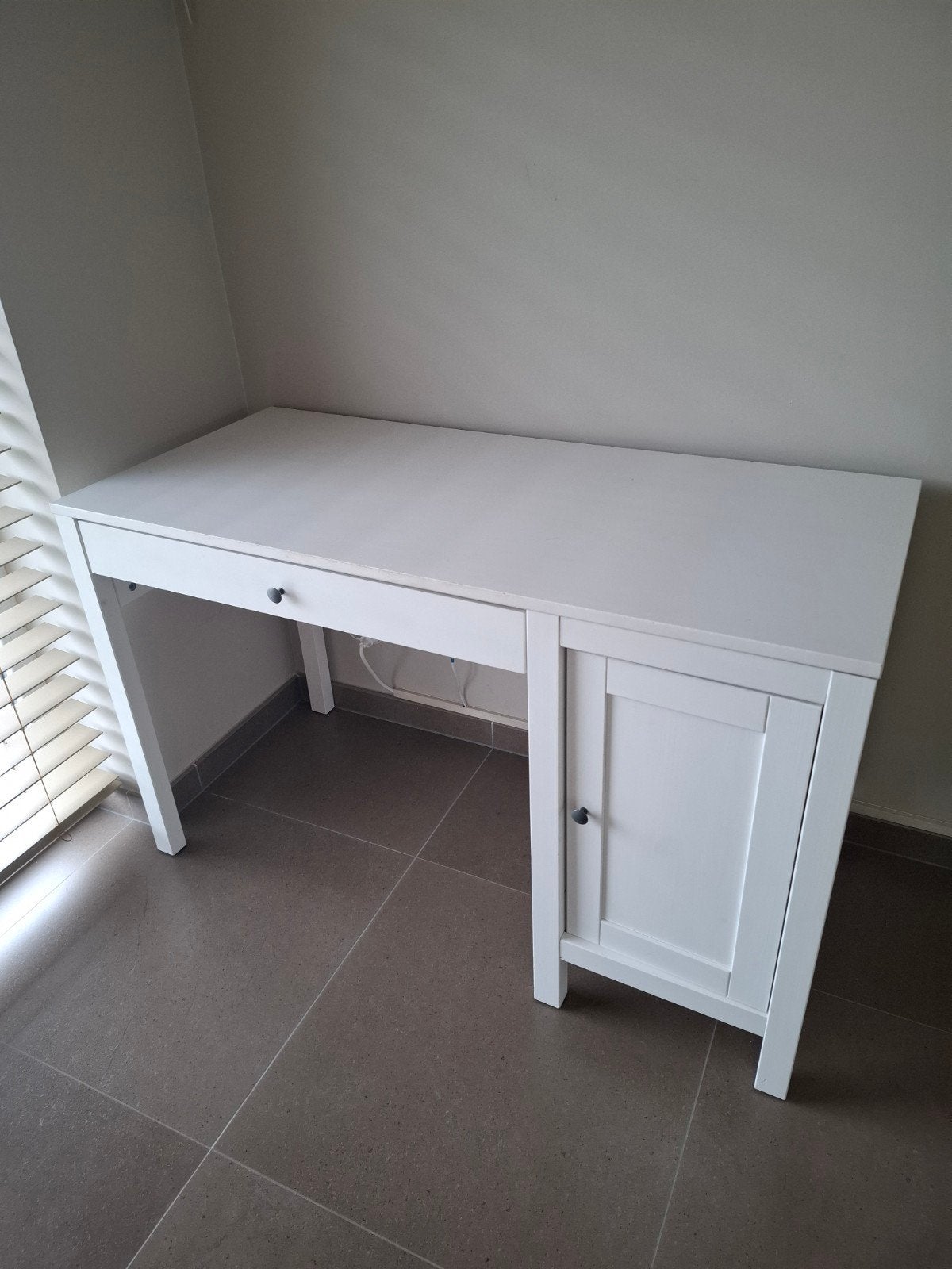 joli bureau, Enlèvement