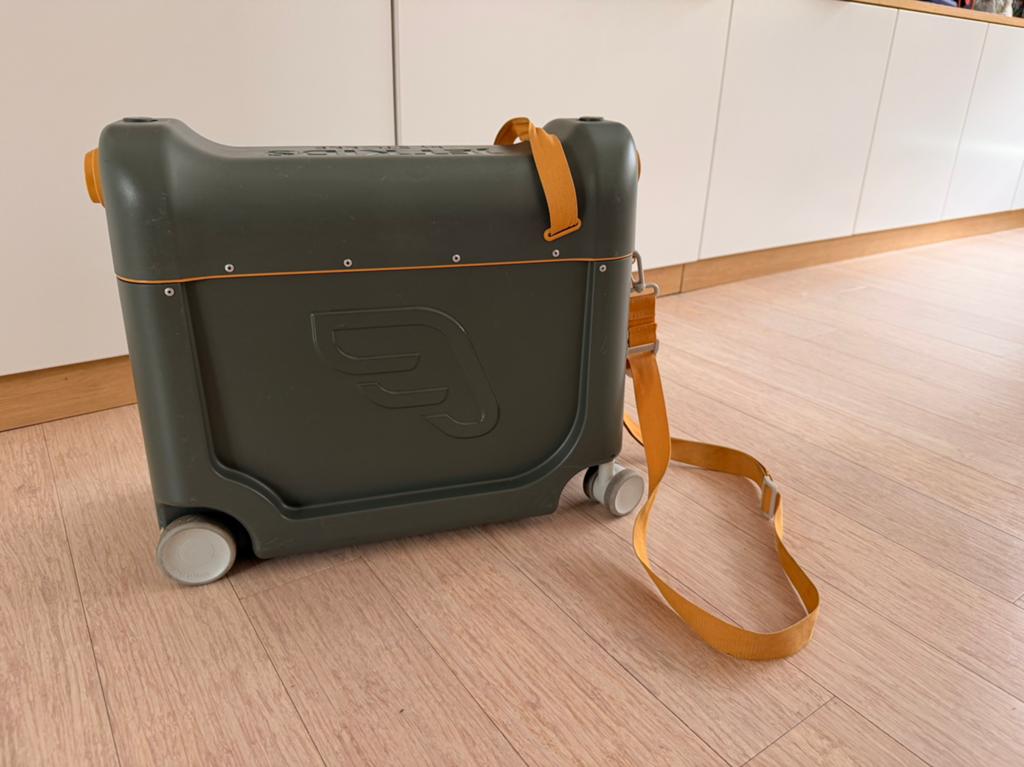 Valise enfant Stokke JetKids BedBox-ride-on + lit d’avion, Handtassen en Accessoires, Koffers, Zo goed als nieuw, Hard kunststof