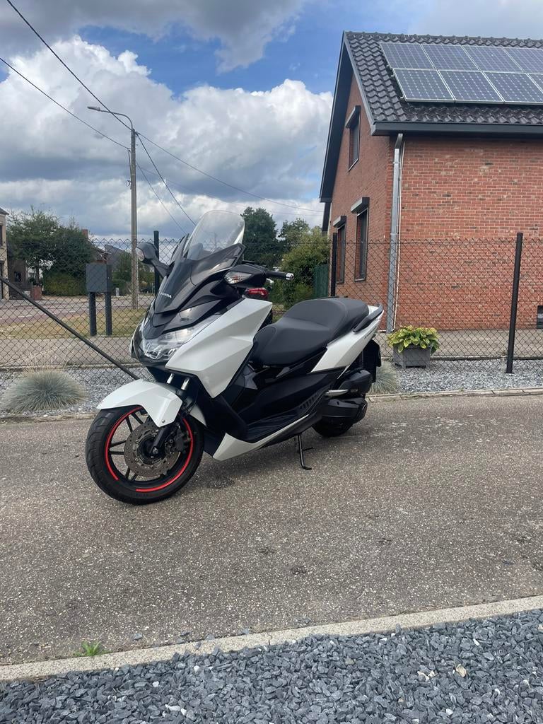 Honda forza 125 cc in perfecte staat!!, Fietsen en Brommers, Ophalen, Zo goed als nieuw