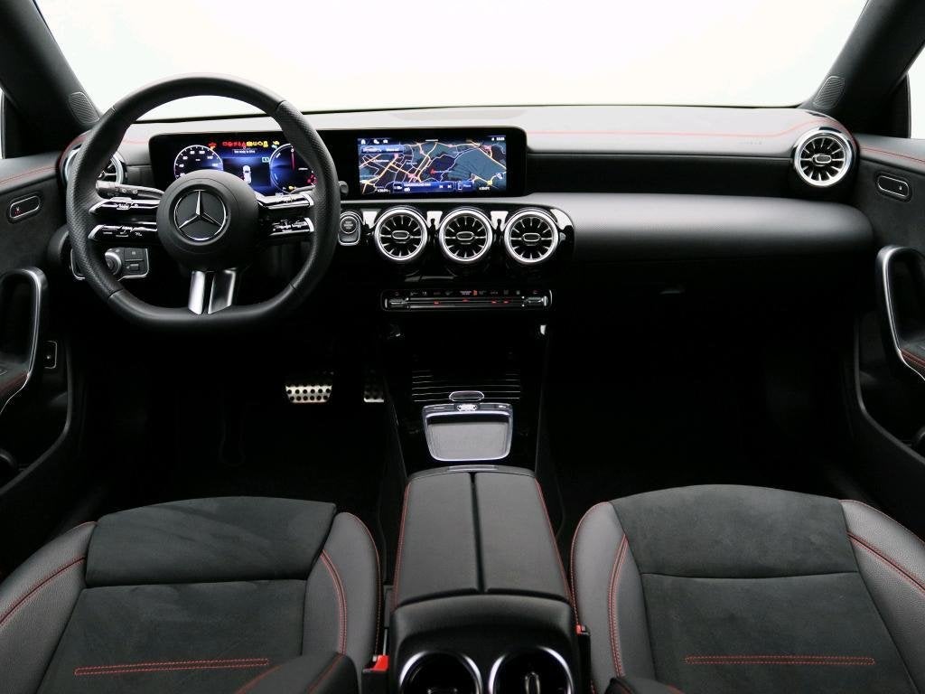 Mercedes-Benz CLA 250e STAR EDITION Shooting Brake + AMG + N, Auto's, Stof, Gebruikt, 4 cilinders, 16 kWh