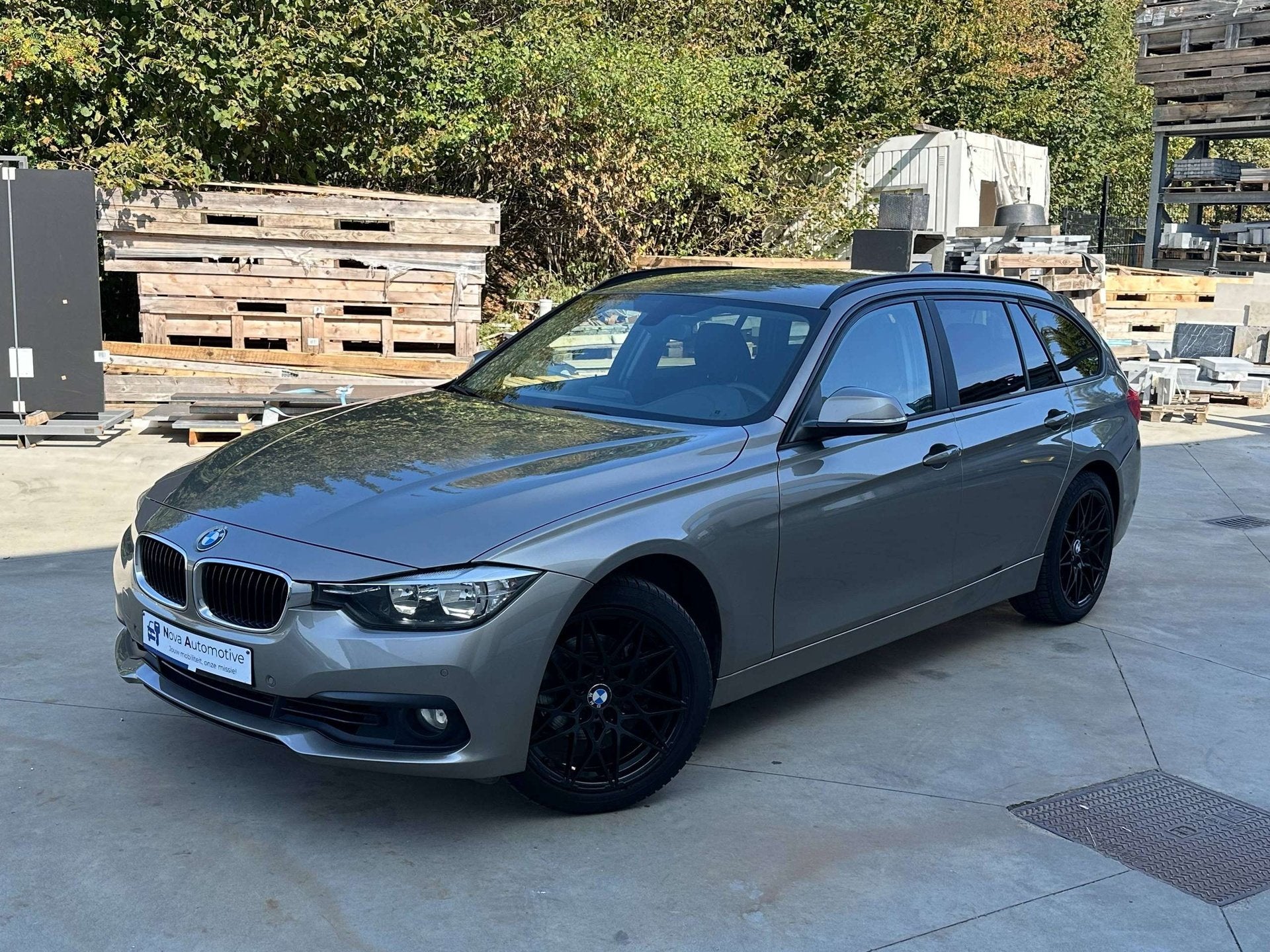 Bmw 318i Automaat,Parksens, Led, Navi, 1ste eig & 12m Garant, Auto's, Dealer onderhouden, Gebruikt, 136 pk, Beige