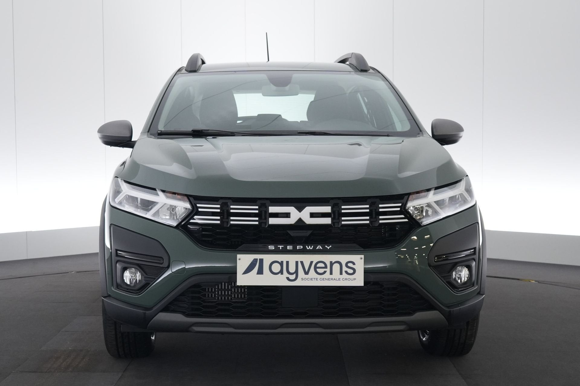 (2DNK402) DACIA SANDERO, Auto's, Voorwielaandrijving, Stof, Gebruikt, Euro 6