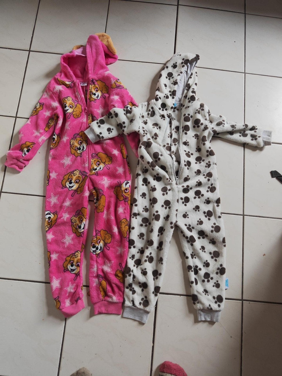 2 fleece onesies voor kinderen – Samson en marie- Paw Patro, Kinderen en Baby's, Ophalen of Verzenden, Maat 110