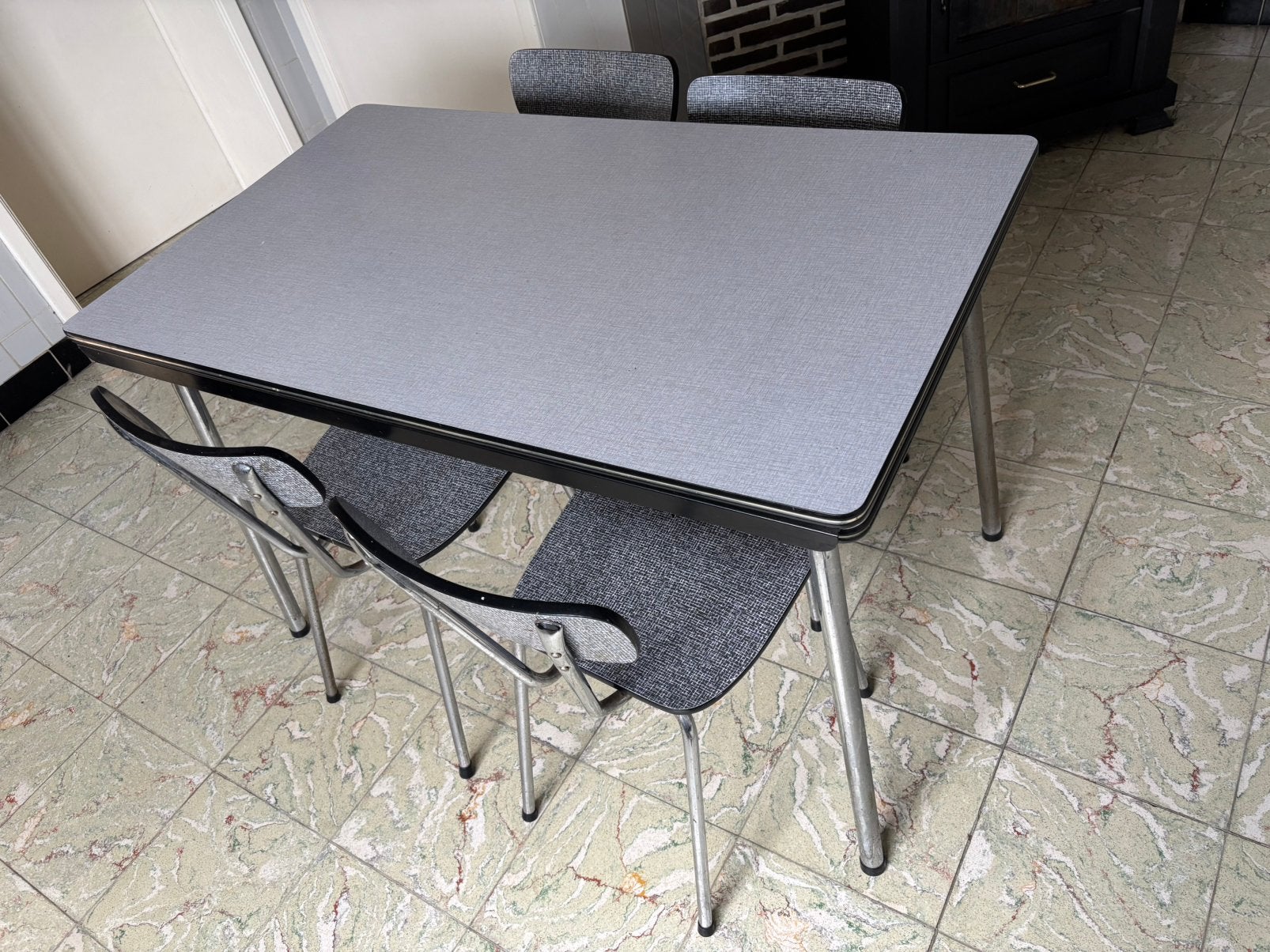 Vintage Formica keukentafel met bijpassende retro stoelen, Ophalen, Gebruikt, 50 tot 100 cm