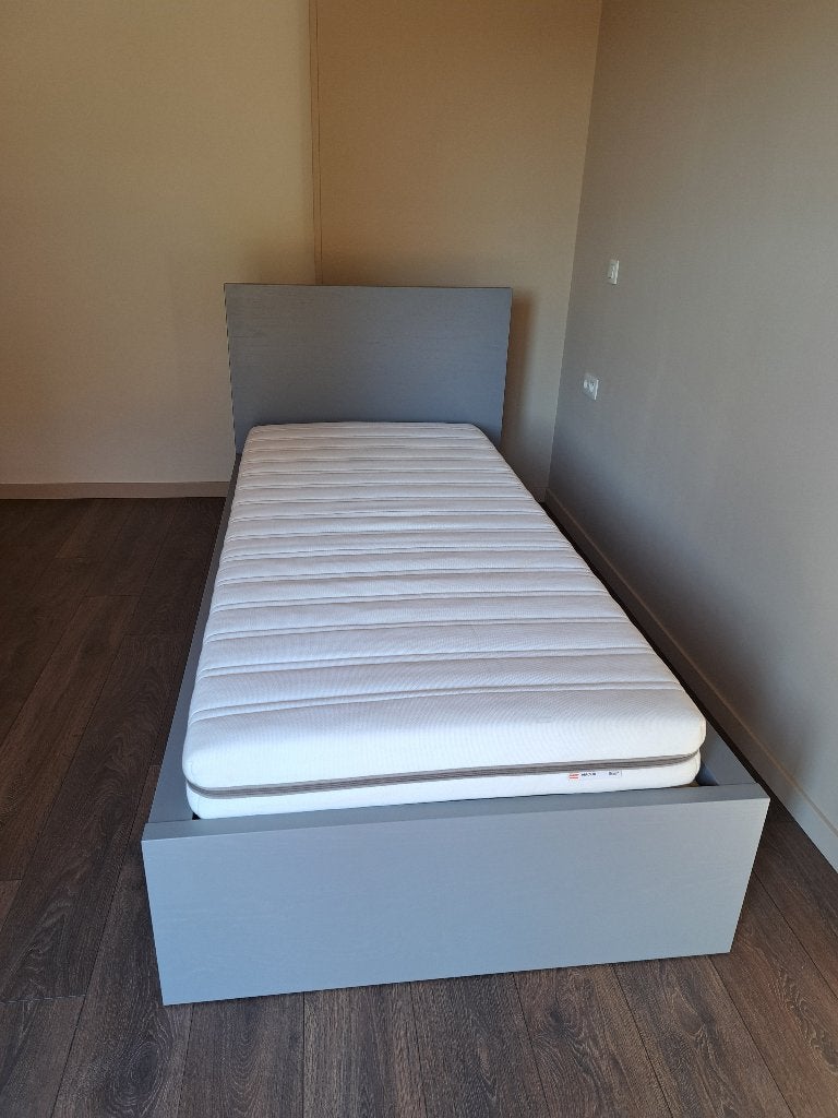 Lit complet 1 personne 90cm impeccable, 90 cm, Gris, Sobre épuré, Enlèvement