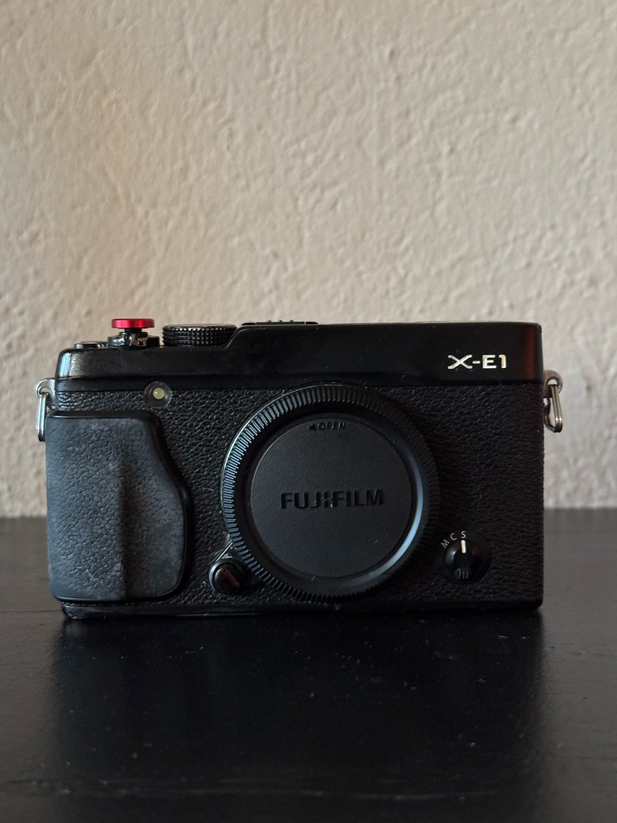 Fujifilm X-E1 Camera Body Fuji XE1 X E1, Ophalen of Verzenden, Zo goed als nieuw, Fujifilm, Accu