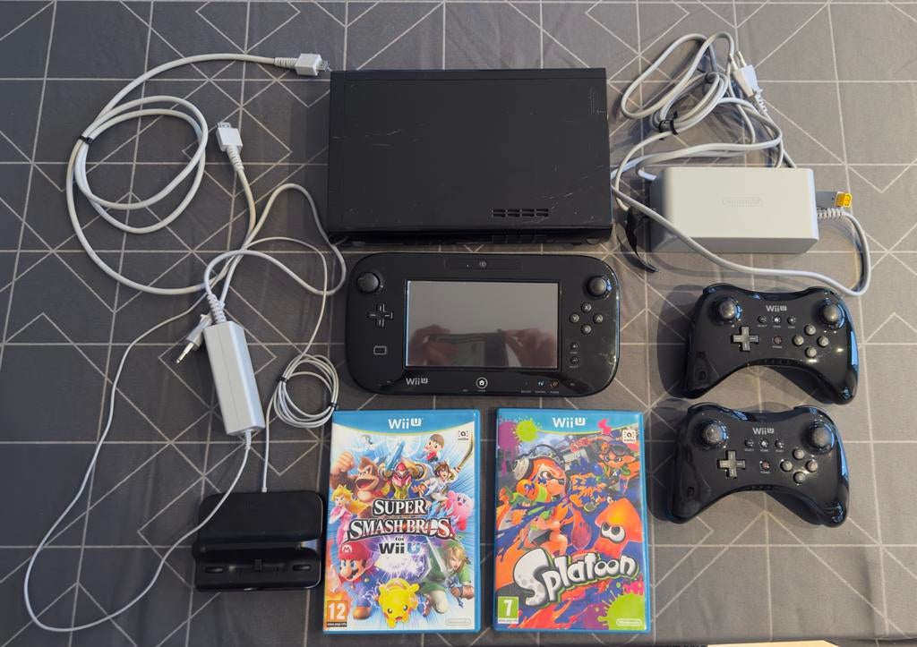 Wii U console(32GB) zwart + gamepad, Enlèvement, Utilisé, Avec 3 manettes ou plus, Avec jeux