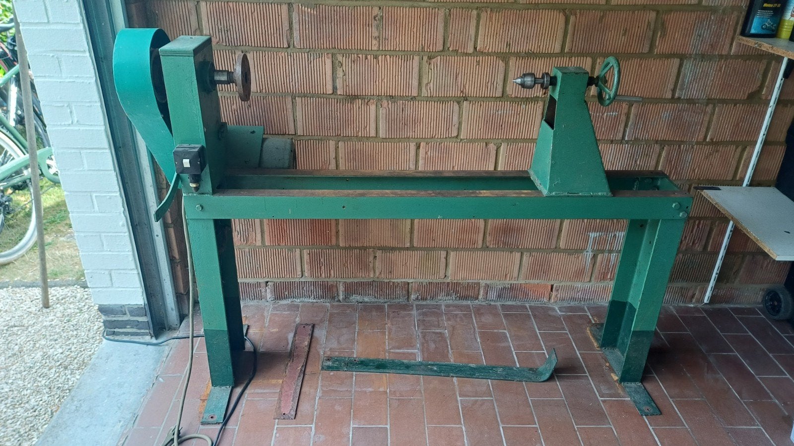 Zware houtdraaibank 230V met beitels en slijpmachine €400, Bricolage & Construction, Tours, Enlèvement, Tour à bois