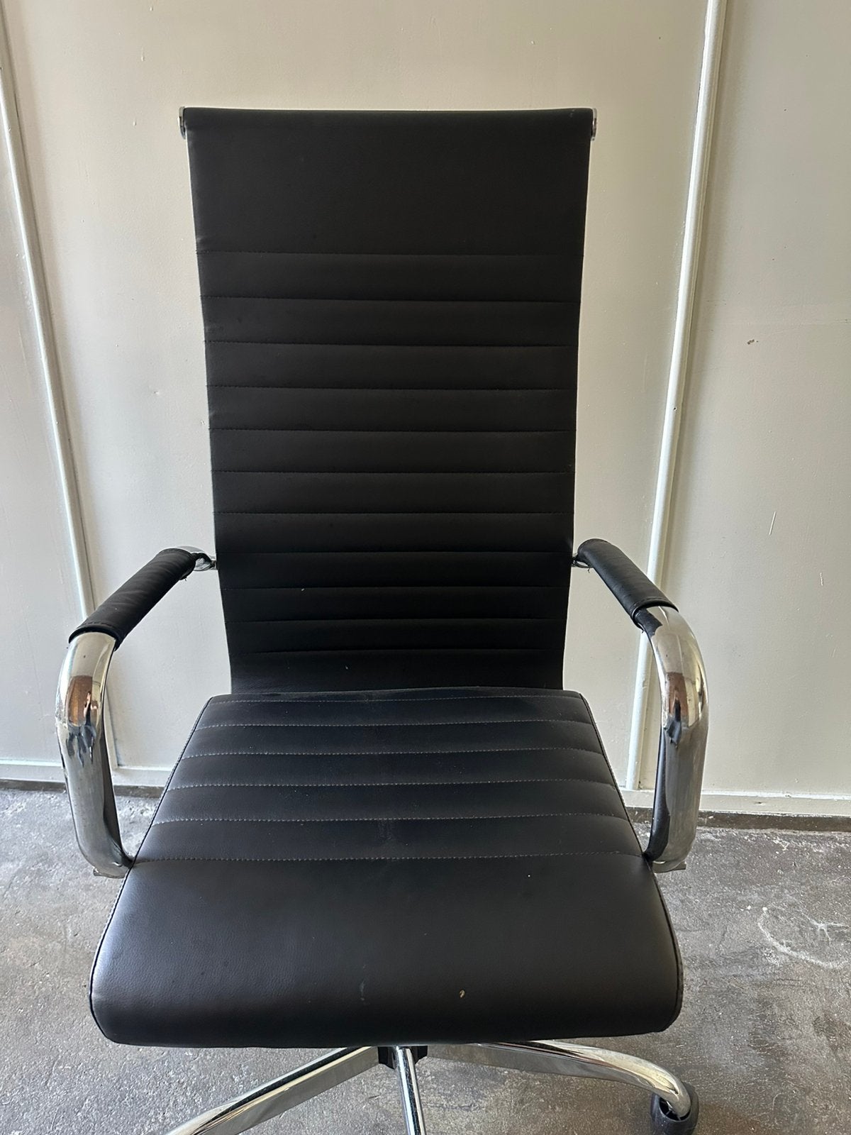 Chaise de bureau/chaise exécutive de luxe - Noir - bon état, Maison & Meubles, Chaises de bureau, Comme neuf, Enlèvement, Chaise de bureau